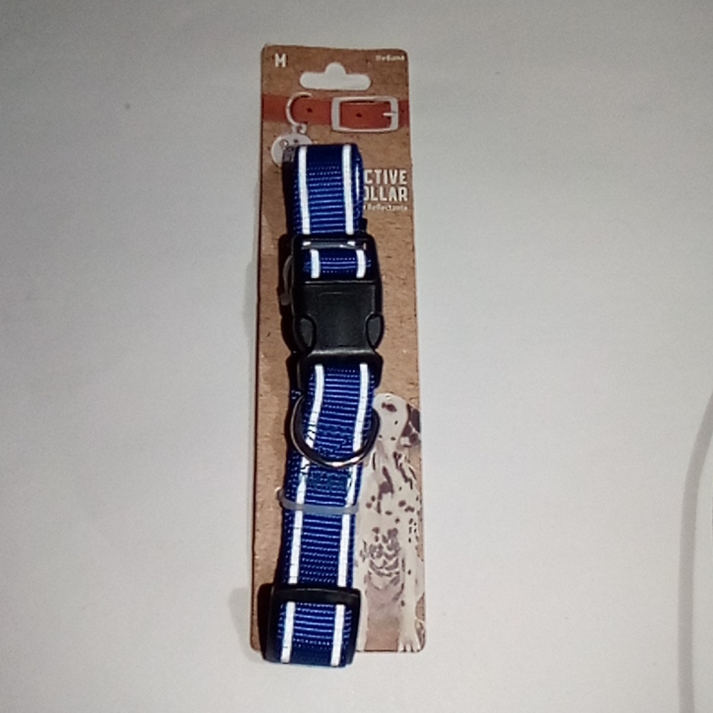 Reflective blue collar size medium